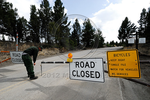 Seasonal road closure signs, no motorized traffic, open to bicycles only, Yellowstone National Park, Wyoming, USA