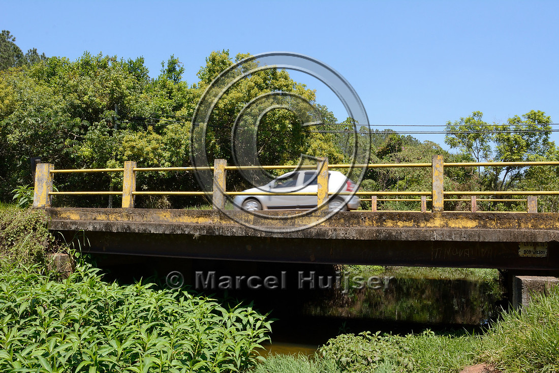 Bridge across the southern stream crossing (Córrego Água Branca), Itirapina Ecological Reserve, São Paulo, Brazil