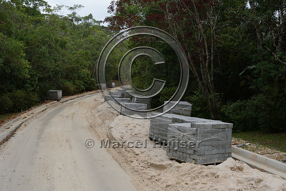 Road through Parque Estadual 'Carlos Botelho' under reconstruction