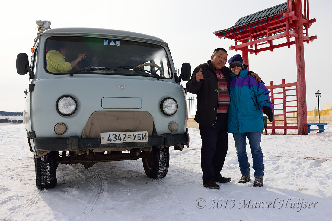 Bethanie and Suuri, our driver and mechanic from Nomadic Journeys Ltd., give the thumbs up