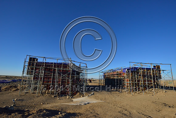 Finished and unfinished road section from Oyu Tolgoi (mine site) to Gashuun Sukhait (border Mongolia/China), Gobi, Ömnögovi, Mongolia
