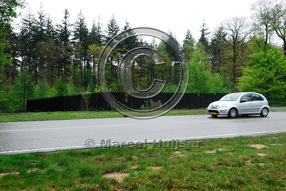 Visual barrier above wildlife underpass, near "Aardhuis" along N344, Amersfoortseweg, Hoog Soeren, The Netherlands