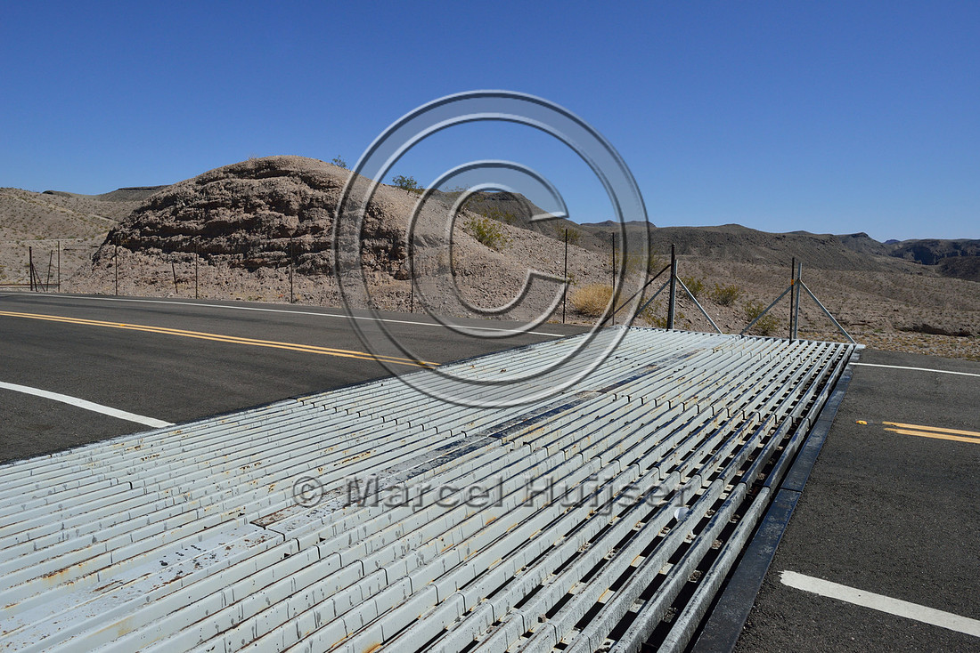 Road ecology blog: Wildlife guard at access road US Hwy 93, Arizona, USA