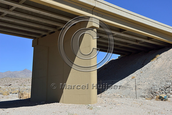 Support walls (reduced openness for wildlife), White Rock Canyon wildlife underpass for desert bighorn sheep (Ovis canadensis nelsoni), White Rock Canyon bridge, US Hwy 93, Arizona, USA