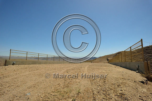 Wildlife overpass designed for desert bighorn sheep (Ovis canadensis nelsoni), US Hwy 93, NW Arizona, USA
