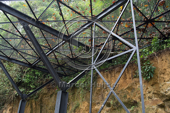 Canopy crossing, "park road" (estrada-parque) Capelinha-Mauá (R