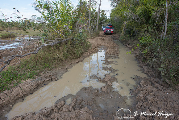 Tricky spot on dirt road, Mitsubishi 4x4, L200 Triton Savana, on