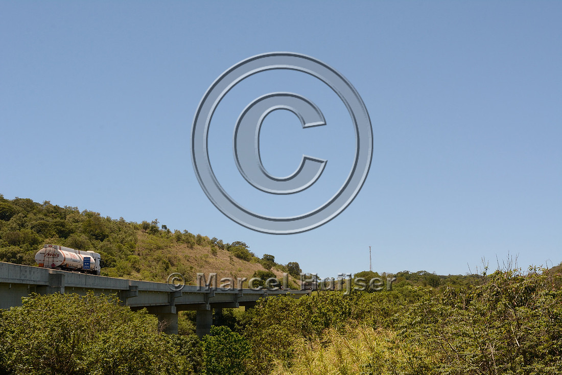 Overspan bridge, East of Itatinga,  BR-374, São Paulo, Brazil