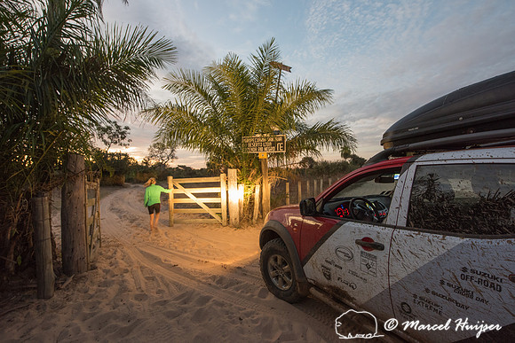 Going through a gate, Mitsubishi 4x4, L200 Triton Savana, on wil