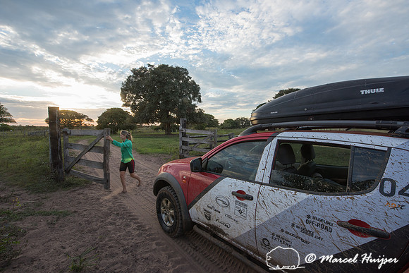 Going through a gate, Mitsubishi 4x4, L200 Triton Savana, on wil