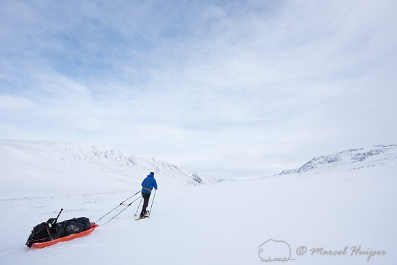 Marcel Huijser and Niels Kooyman drag the sleds to second camp,
