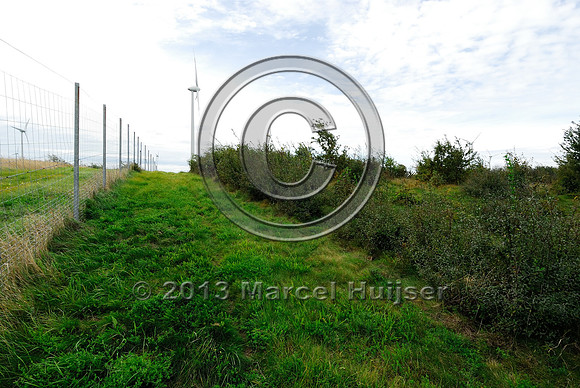 Wildlife fence and cover on top of multifunctional overpass (farm road and wildlife, about 100 m wide), across A4 motorway, Parndorf, Austria