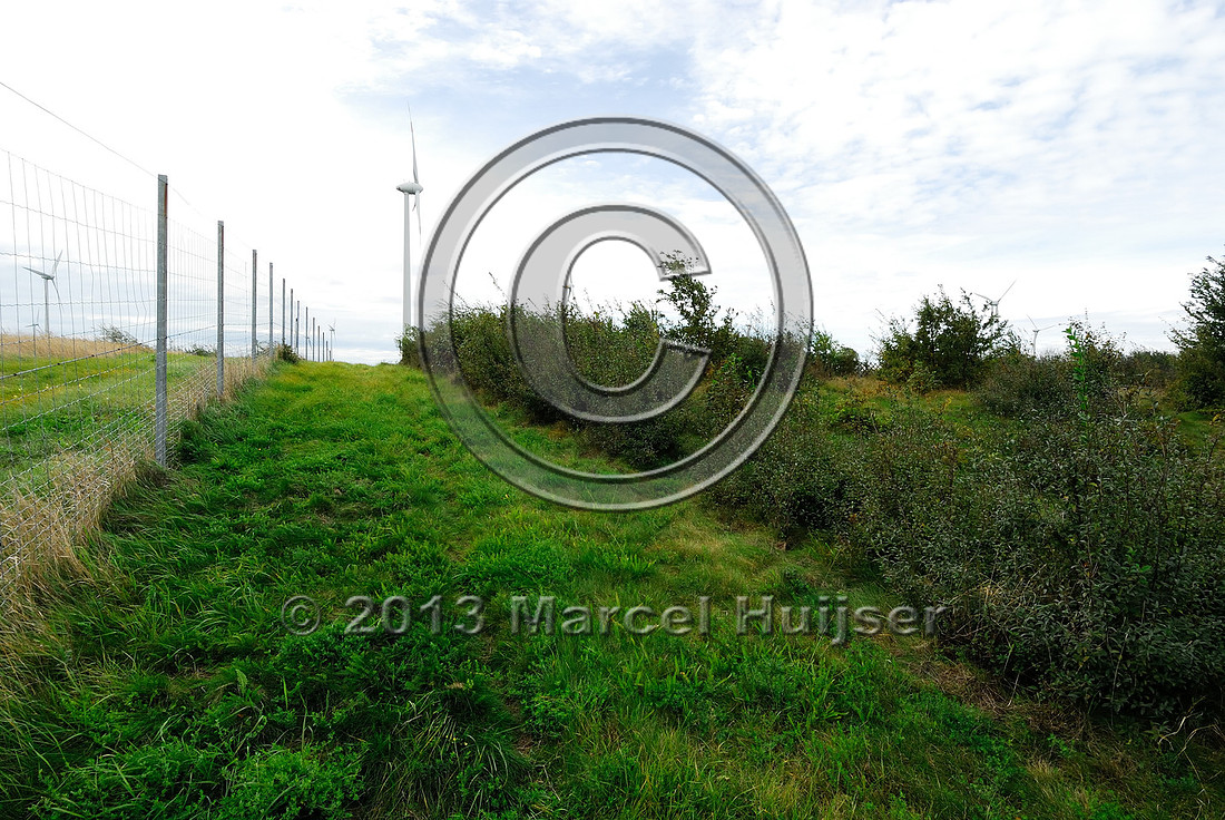 Wildlife fence and cover on top of multifunctional overpass (farm road and wildlife, about 100 m wide), across A4 motorway, Parndorf, Austria