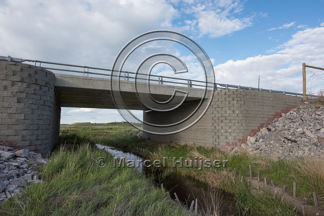 Multifunctional underpass (water, wildlife) and short section of