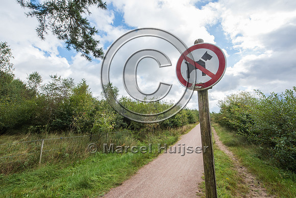 Dogs are not allowed on the ecoduct Natuurbrug Zanderij Crailoo,