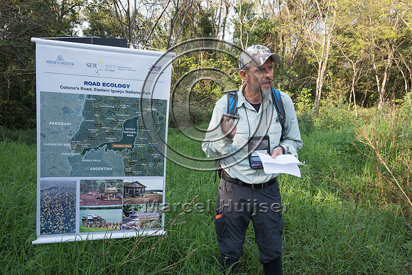 The abandoned dirt road Estrada do Colono (" Settler's Road"),