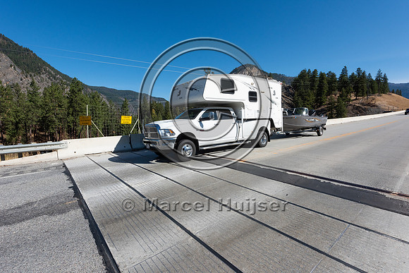 Electified barrier for large mammals embedded in the travel lane