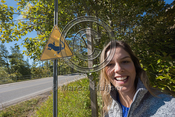Fernanda Abra at wildlife warning sign for long-toed salamanders