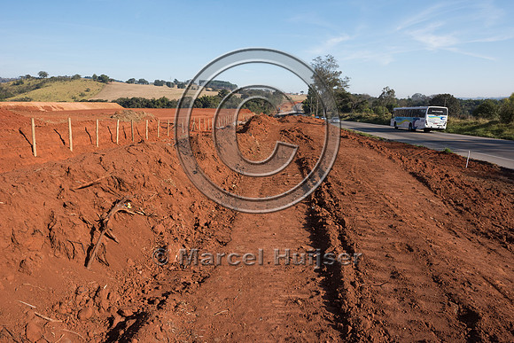 Road widening and reconstruction, Varginha, Minas Gerais, Brazil