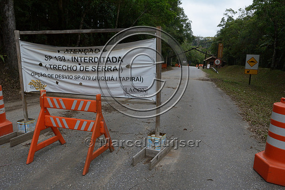 Road through Parque Estadual 'Carlos Botelho' under reconstruction