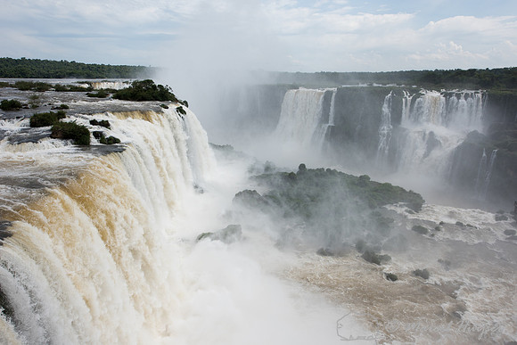 Brazilian landscapes: Iguazu Falls, Parque Nacional do Iguaçu, Paraná, Brazil