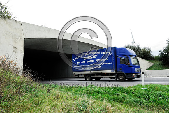 multifunctional overpass (wildlife, bicyclists, pedestrians; about 100 m wide), across A4 motorway, Parndorf, Austria