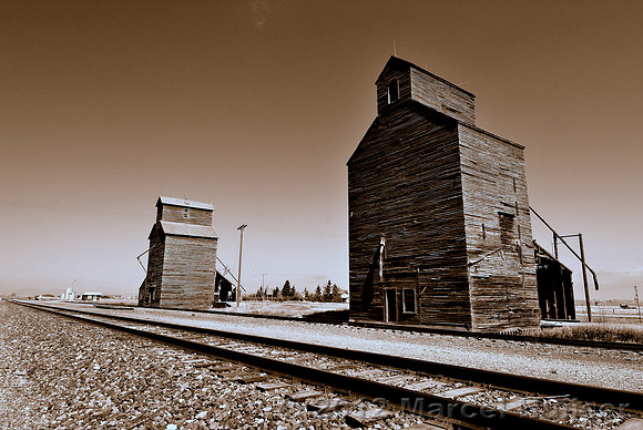 Wooden grain elevators, Hobson, Montana, USA