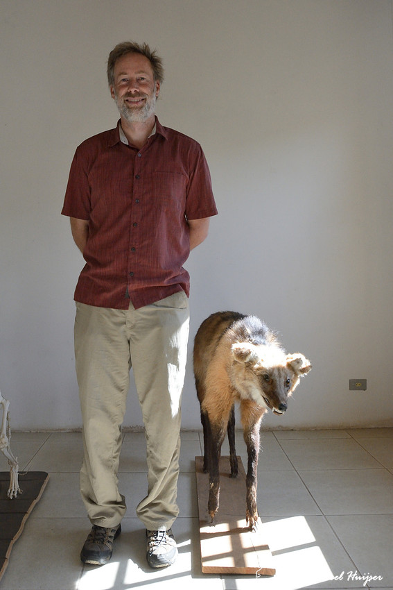 Marcel Huijser and a mounted maned wolf (Chrysocyon brachyurus), find all 3 differences