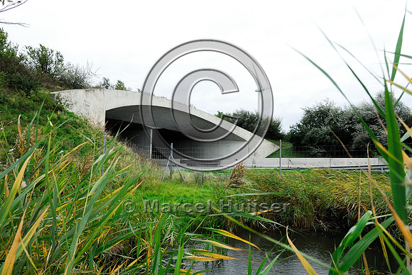 multifunctional overpass (wildlife, bicyclists, pedestrians; about 100 m wide), across A4 motorway, Parndorf, Austria