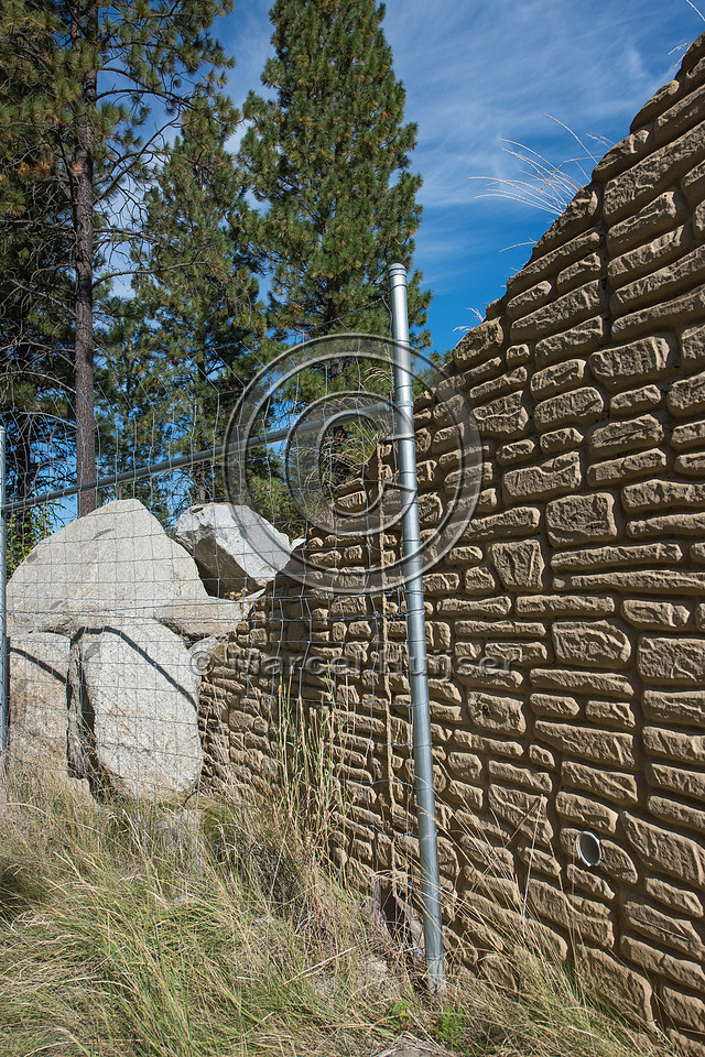 Wildlife fence has a tight connection to wingwall of wildlife u