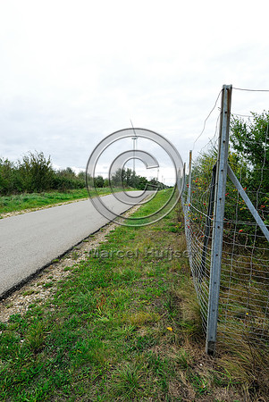 Wildlife fence at multifunctional overpass (wildlife, bicyclists, pedestrians; about 100 m wide), across A4 motorway, Parndorf, Austria