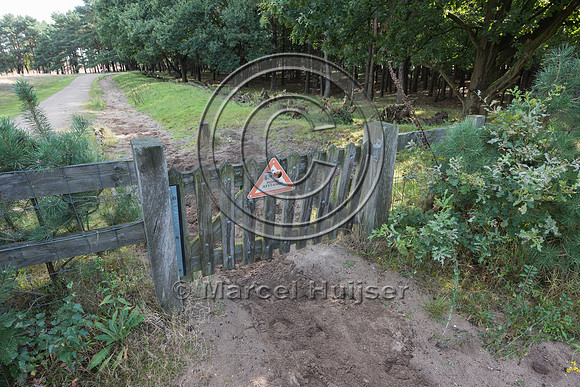 Gate at at entrance ecoduct Natuurbrug Zanderij Crailoo, The Net