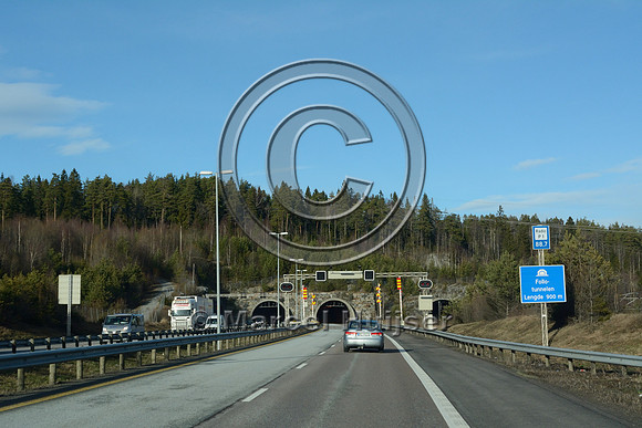 Landscape bridge Follotunnelen (tunnel) (about 900 m wide) across E6 motorway, near Strømbråten, Norway