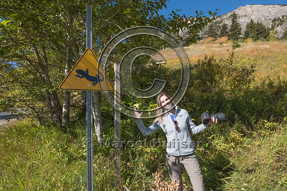 Fernanda Abra at wildlife warning sign for long-toed salamanders