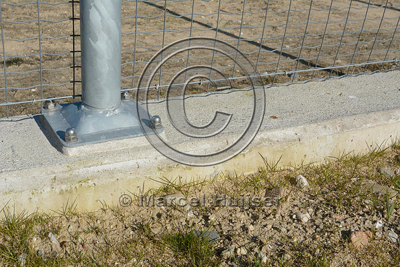 Snug fit wildlife fence and plank on top of wildlife overpass Oud Reemst (about 35 m wide), south of Otterlo, The Netherlands
