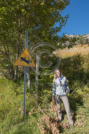 Fernanda Abra at wildlife warning sign for long-toed salamanders