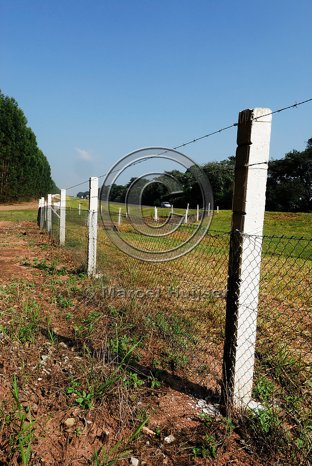 Fence and multifunctional underpass, SP-225, near Brotas, Brazil