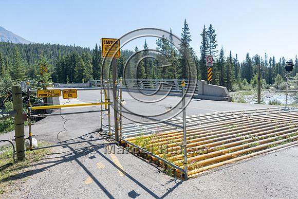 Electrified barrier to keep bears out of a campground, Lake Loui