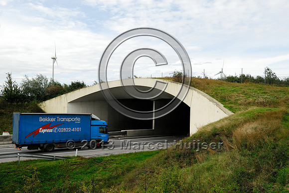 Multifunctional overpass (farm road and wildlife, about 100 m wide), across A4 motorway, Parndorf, Austria